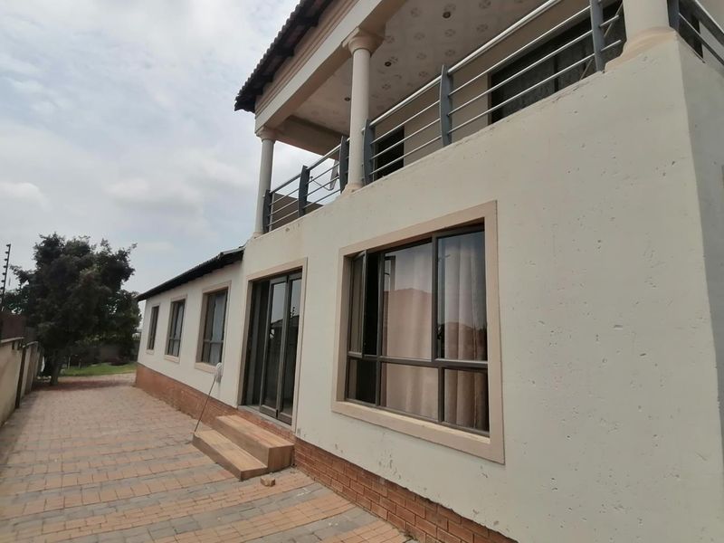 5 Bedroom House for Sale Cosmo City - Photo 2