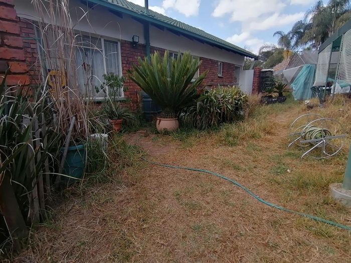 Property #2405916, House Pending Sale in The Reeds