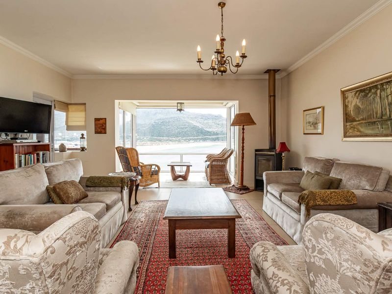 Multi-level Seaview home with flexible dual living options - Photo 4