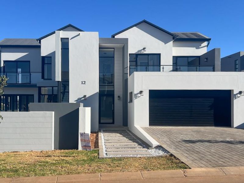 Double-Volume Elegance, Designer Finishes & Family Comfort - Photo 7