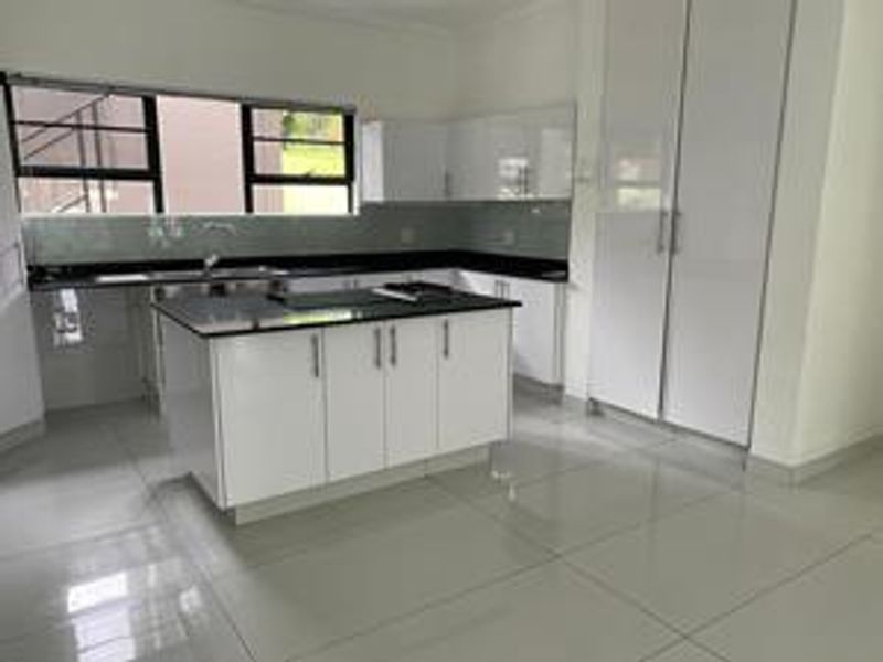 Beautiful Ground floor Apartment For Sale in Palm Lakes Estate. - Photo 2