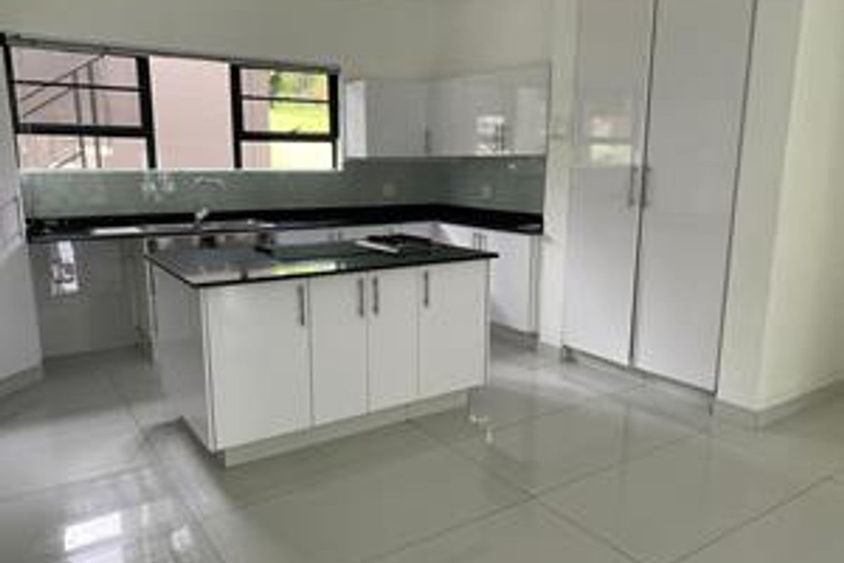 Beautiful Ground floor Apartment For Sale in Palm Lakes Estate. - Photo 2