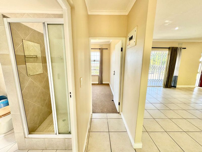 Hendra Estates - Stunning Townhouse With Sublime Sea Views For Sale In La Lucia - Photo 10