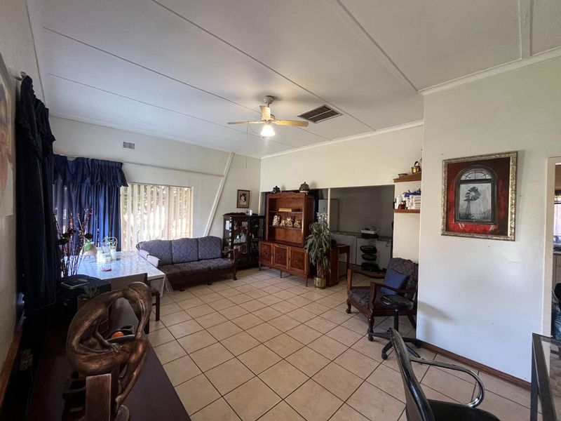 Sturdy 3-Bedroom Family Home in Die Rand - Photo 3