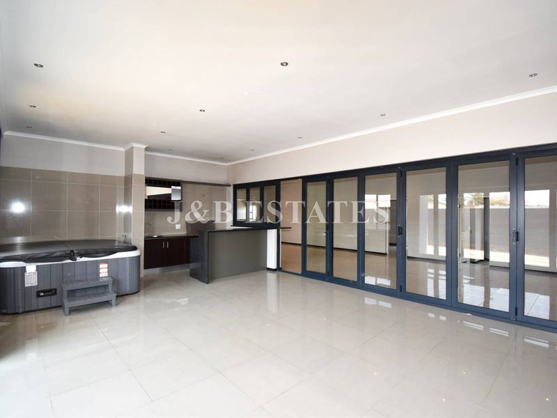 Large Modern Home - Photo 10
