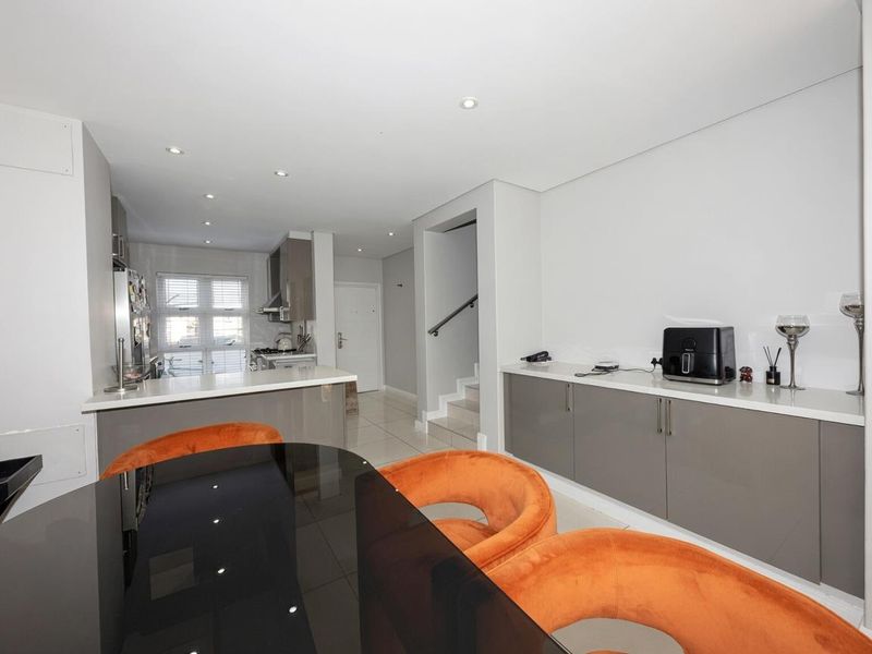GORGEOUS WELL POSITIONED 4 BEDROOM CLUSTER HOME FOR RENT IN BRYANTSON - Photo 4