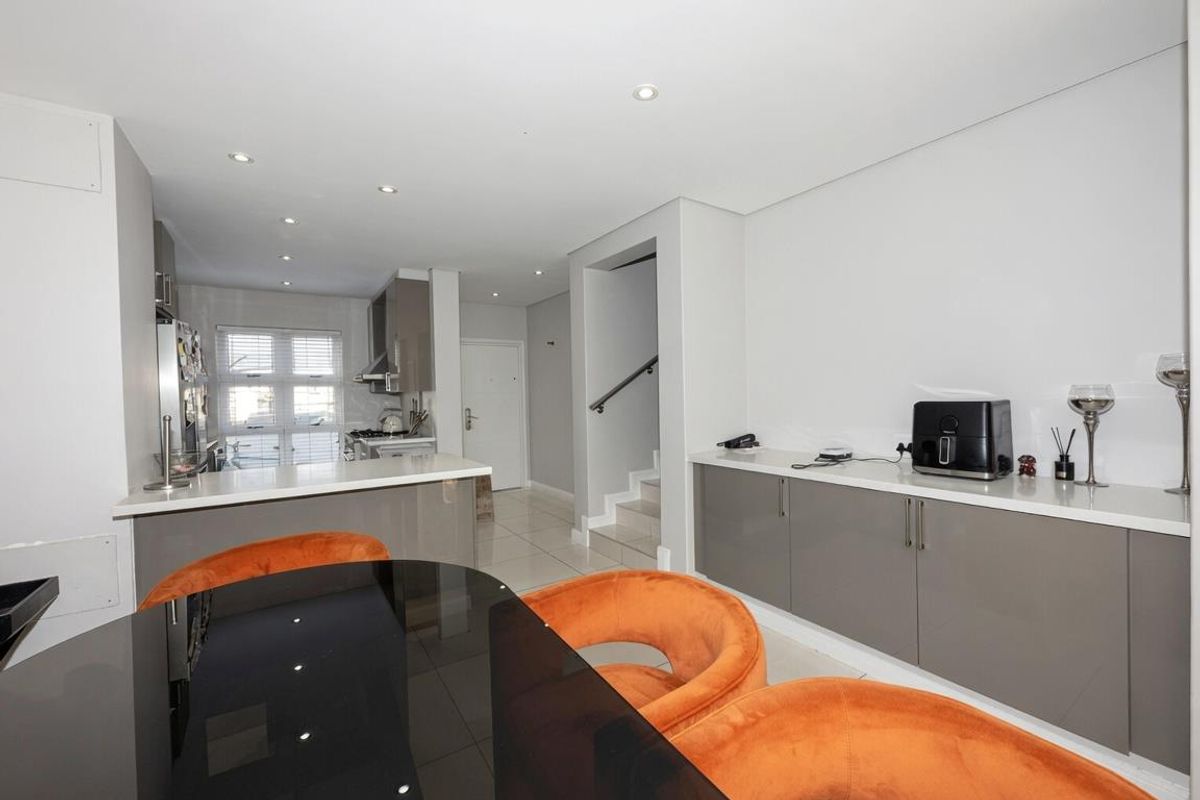 GORGEOUS WELL POSITIONED 4 BEDROOM CLUSTER HOME FOR RENT IN BRYANTSON - Photo 4