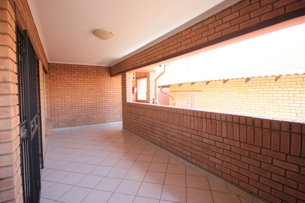 Loadshedding free area - A perfect lock up and go! - Photo 3