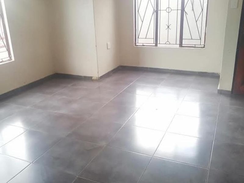 4 bedrooms house to rent in Soshanguve VV - Photo 6