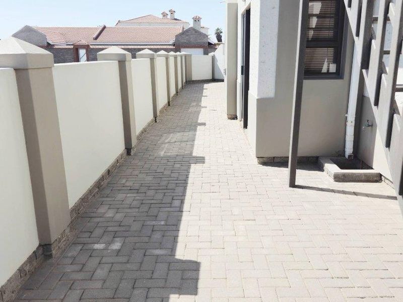 Swakopmund- To Let-N$18 000 - Photo 10