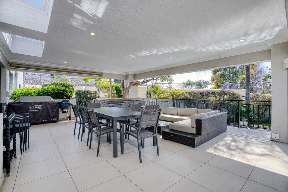 4 BEDROOM HOUSE FOR SALE IN FOURWAYS GARDENS - Photo 3