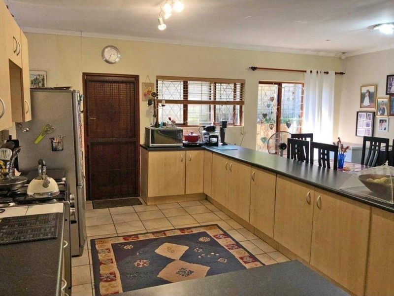 Escape city life to a coastal gem nestled in lush greenery on the KZN South Coast - Photo 7