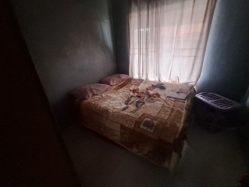 3 BEDROOM HOUSE WITH 6 FLATLETS IN EBONY PARK EXT 6 - Photo 7