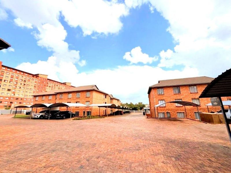 Well maintained ground floor Unit for first time home buyers - Photo 2