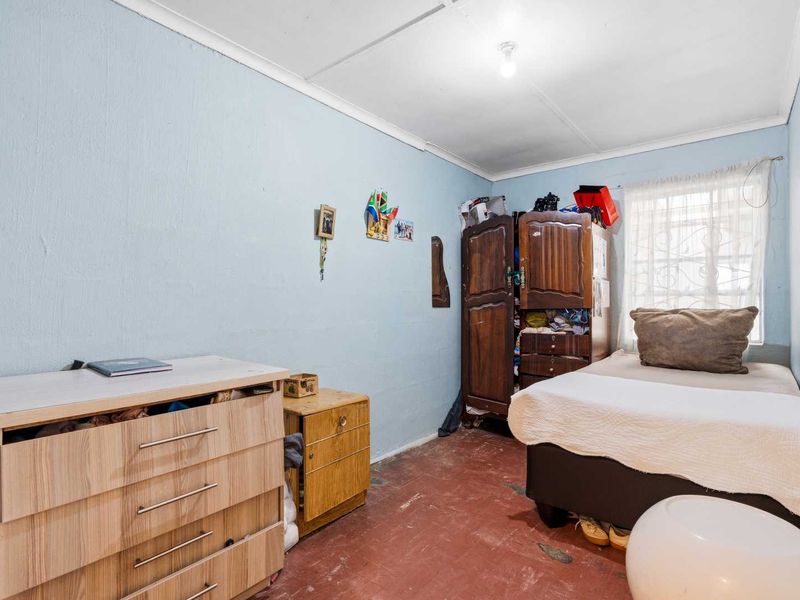 FREE STANDING ENCLOSED CORNER HOME - IN BEACON VALLEY - Photo 10