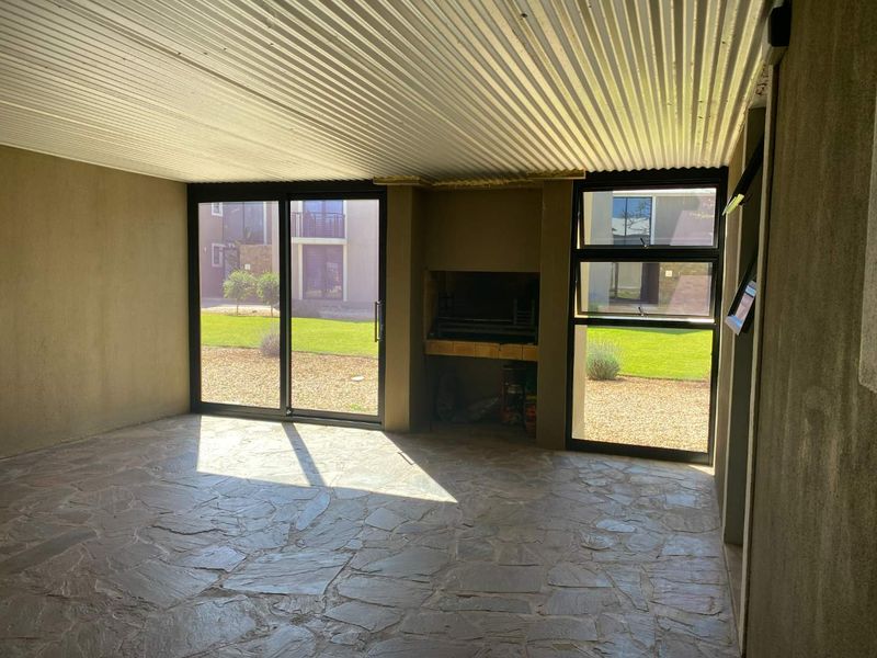 3 Bedroom Townhouse - Photo 2