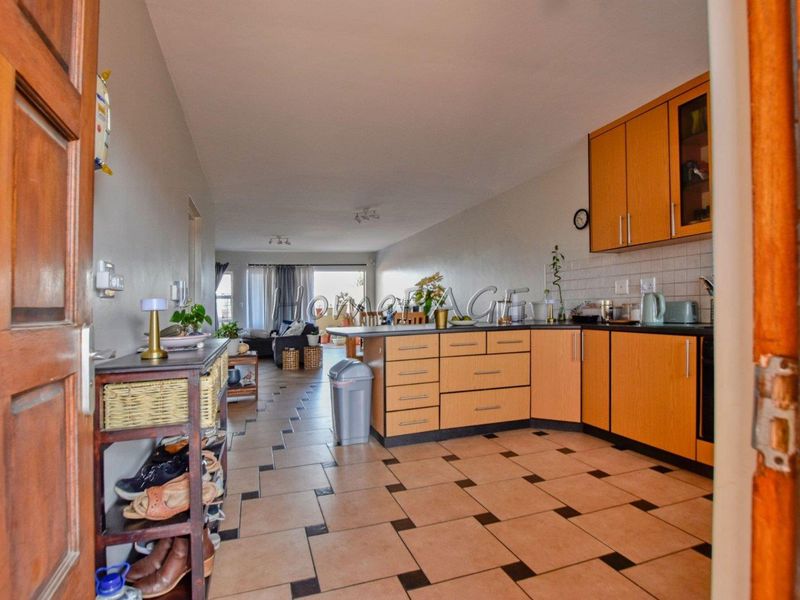 Central, Swakopmund:  1st Floor 2 Bedr Apartment is for Sale - Photo 3