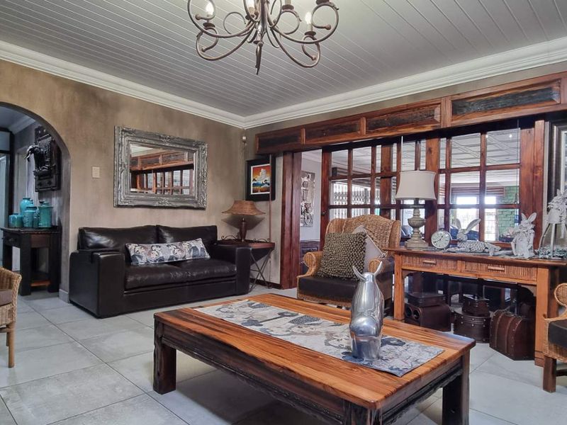 PICTURE PERFECT VERSATILE ACCOMMODATION - Photo 2