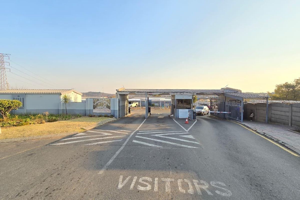 "Affordable 2-Bed Oasis Near Southgate and Highway - Photo 2