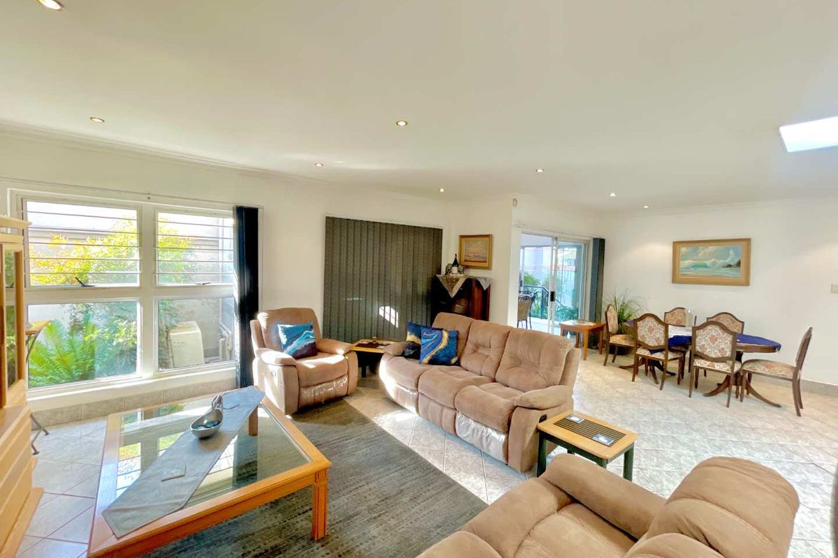 **3-Bedroom Single-Level House in Sandalwood Park, Die Wilgers – An Ideal Investment Opportunity - Easy to Renovate** - Photo 4