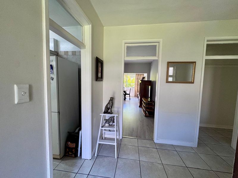 SPACIOUS 2 BEDROOM FLAT in Musgrave - Photo 4
