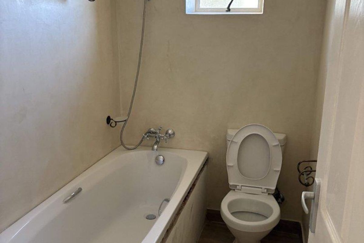 Modern 3 bedroom Townhouse for Sale in Ludwigsdorf, Windhoek - Photo 4