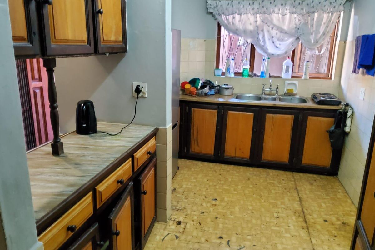 Charming  2 bedroom Family Townhouse in secure Prime Location - Photo 4
