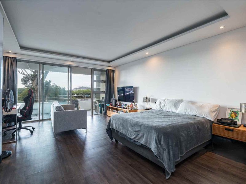 Modern Studio in prime location! - Photo 3