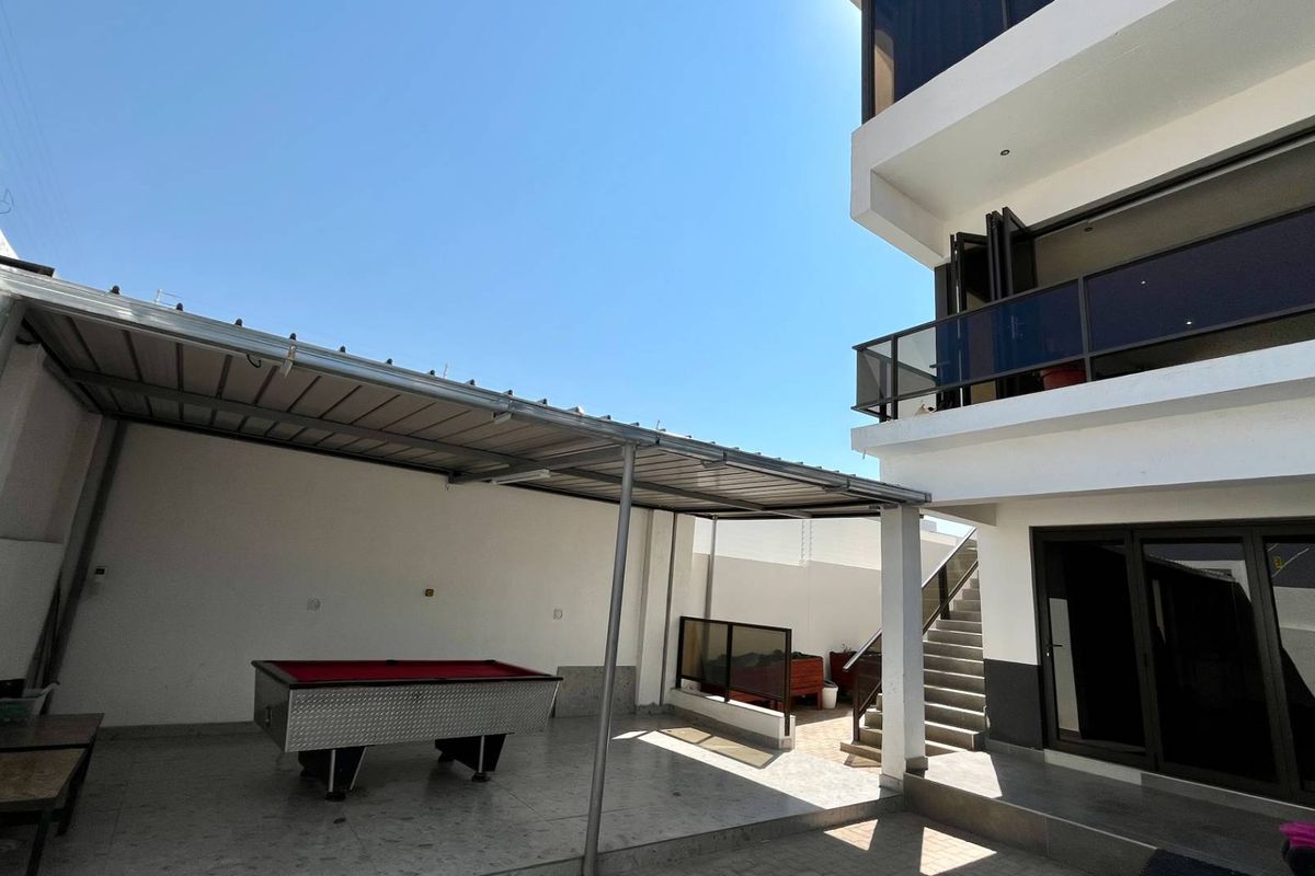 Modern Family Home in with Panoramic Views of Windhoek and mountains - Photo 5