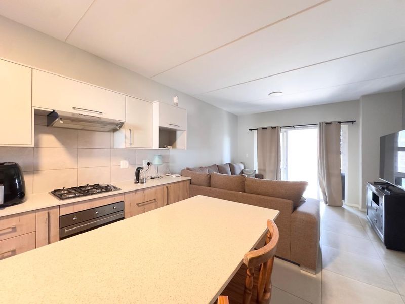 2 Bedroom Townhouse With An Enclosed Patio - Photo 5