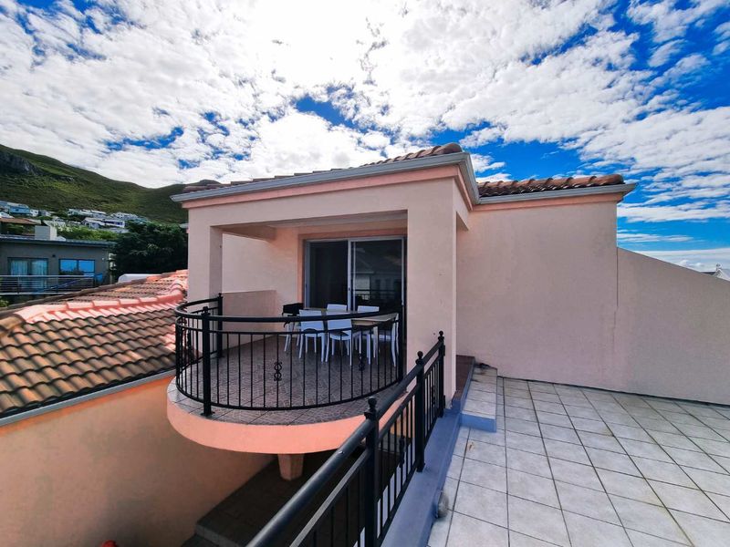 Luxury Family Living with Breathtaking Views - Photo 9