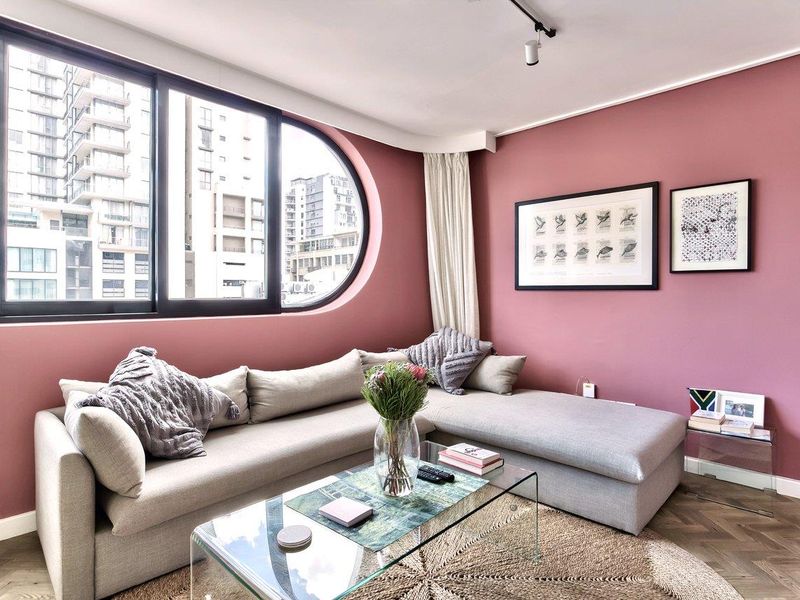 Stylish City Living and Airbnb with Iconic Design & good Views - Photo 3
