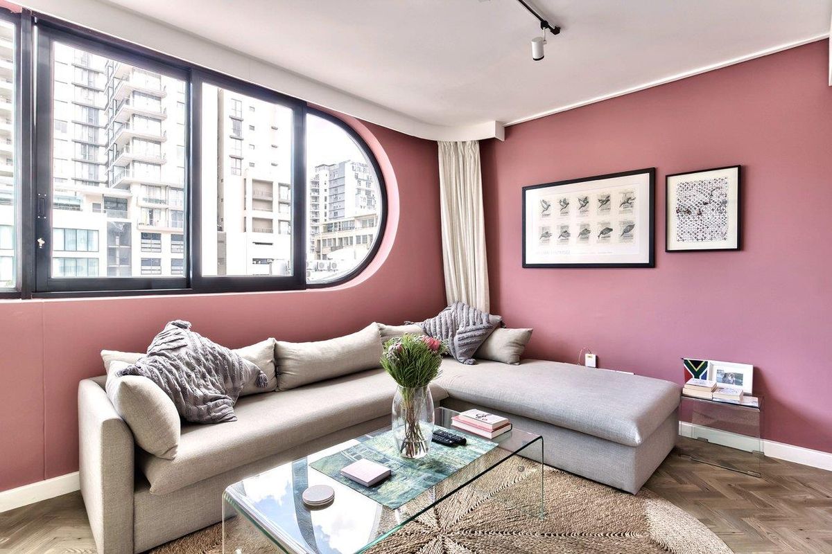 Stylish City Living and Airbnb with Iconic Design & good Views - Photo 3