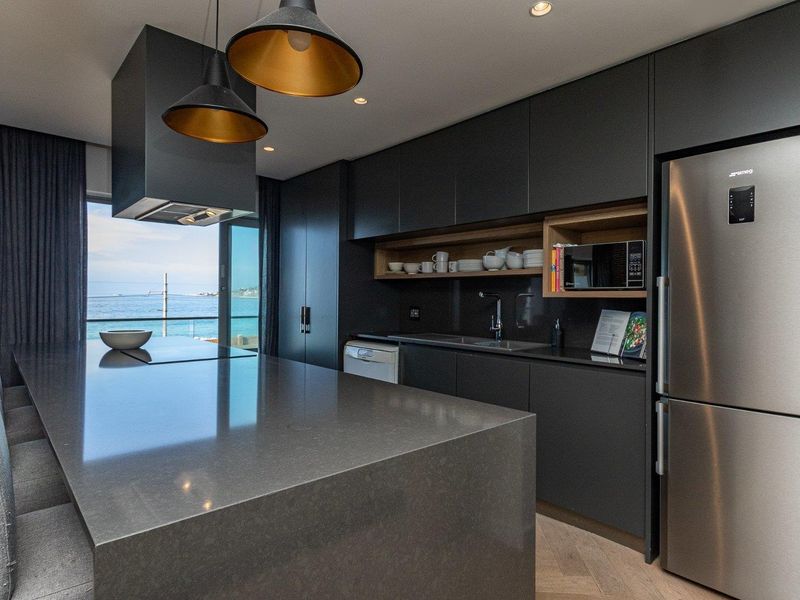 Beautiful 2 bedroom Seafront apartment in Simons Town (HB) - Photo 2