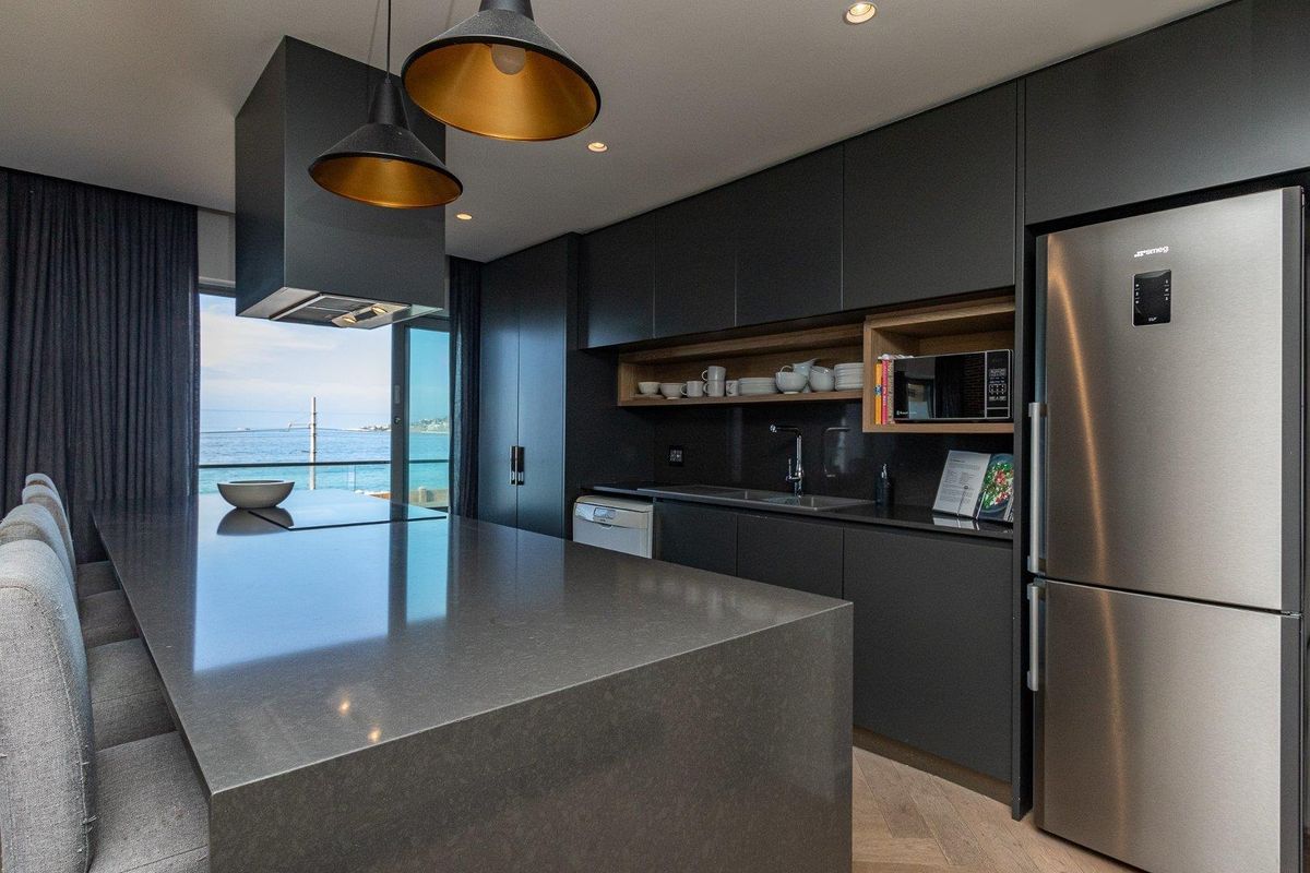 Beautiful 2 bedroom Seafront apartment in Simons Town (HB) - Photo 2