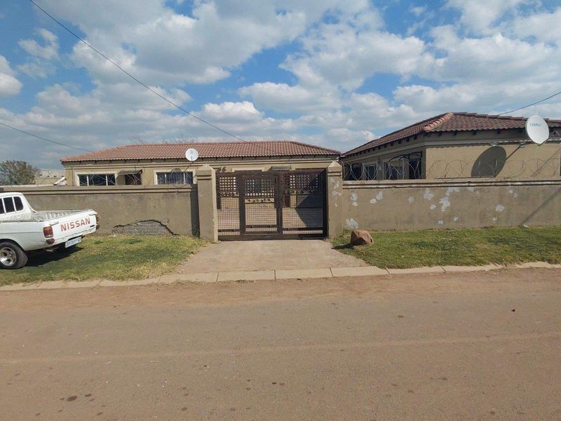 Secure Steady Income with This 6-Unit Rental Property - Photo 1