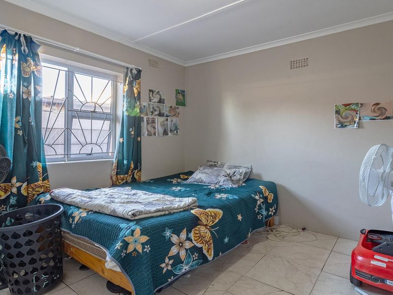 Spacious 2-Bedroom Home with Self-Contained 2-Bedroom Flat – Ideal for Families or Investment - Photo 9