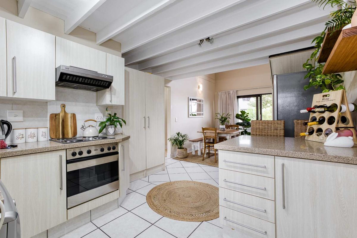 Modern Loft Apartment in Prime Lonehill Location - Photo 3