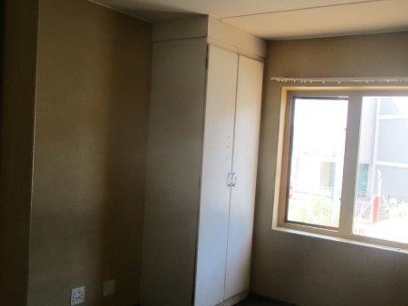 BACHELOR FLAT TO RENT IN RIVIERA - Photo 7