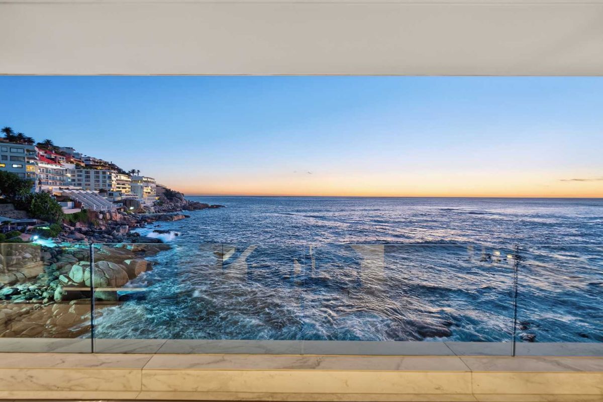 Exceptional Oceanfront Penthouse in Bantry Bay - Photo 3