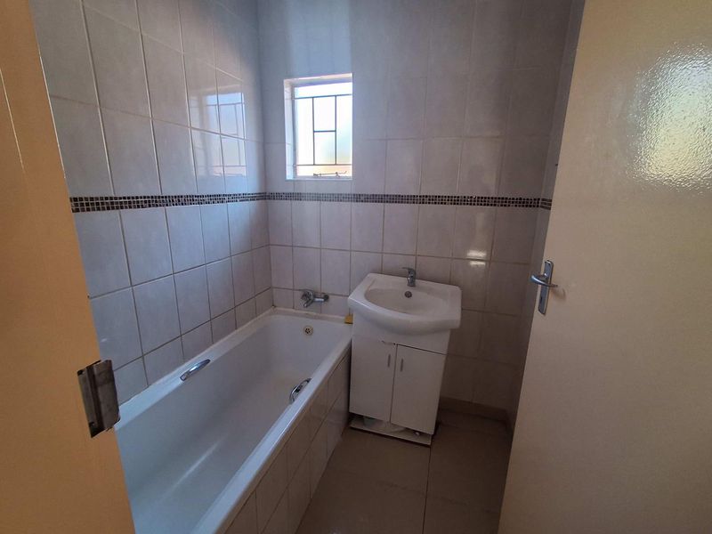 2 Bedroom House to Rent in The Orchards - Photo 10