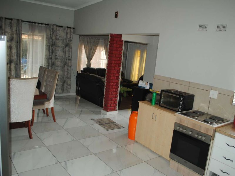 Feast your eyes on this charming facebrick property — a place you’ll be proud to call home. - Photo 8