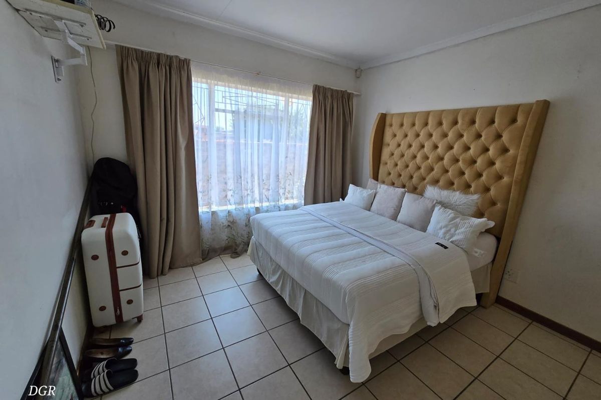 Townhouse for sale in Mar-Geni Complex - Photo 4