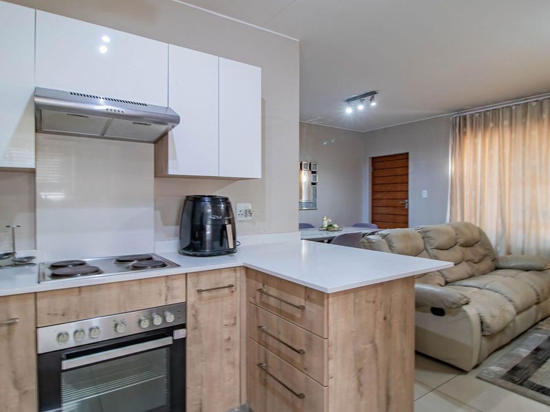 The Perfect Money Can Buy Townhouse - Photo 4