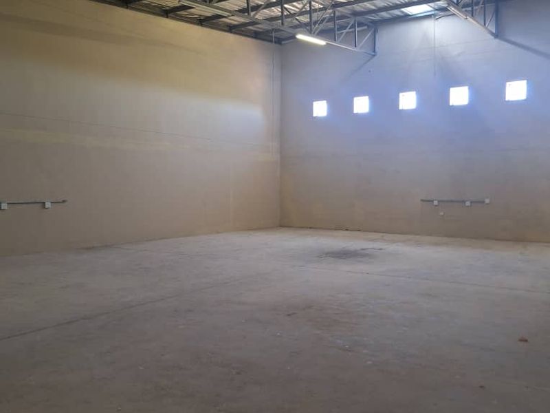 Spacious Warehouse with Office Space and Private Parking - Photo 3