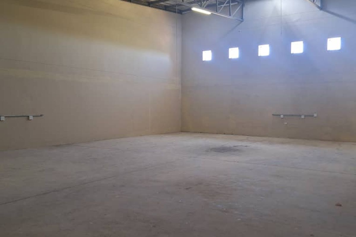 Spacious Warehouse with Office Space and Private Parking - Photo 3