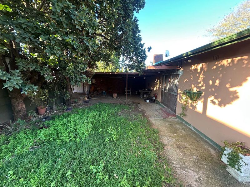 5 Bedroom Family House in Pretoria Gardens - Photo 4