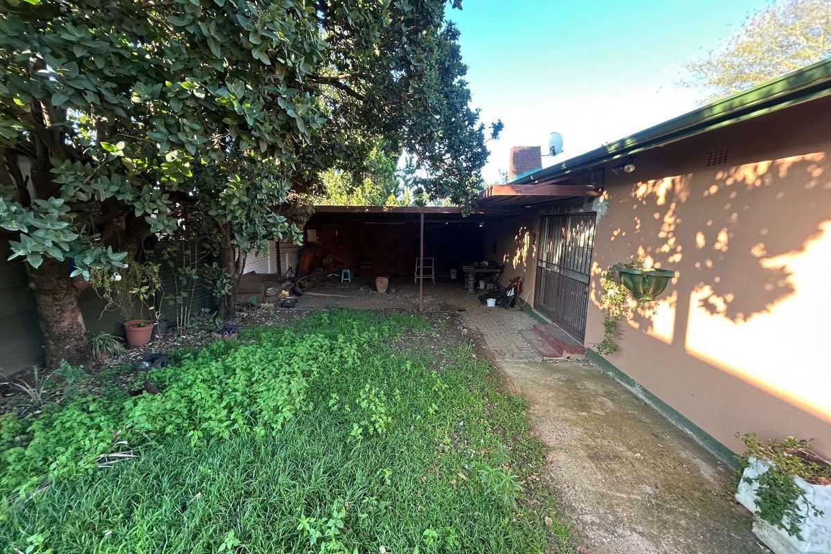 5 Bedroom Family House in Pretoria Gardens - Photo 4