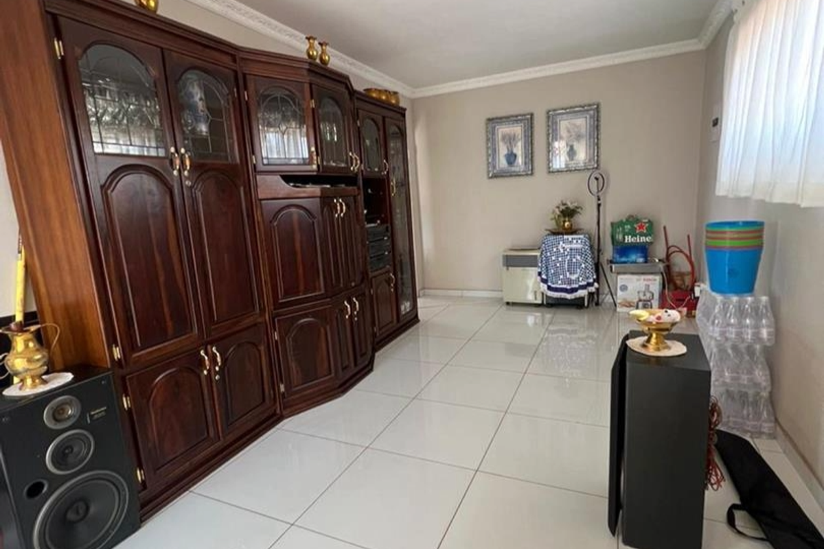 Charming 2 Bedroom, 2 Bathroom - Photo 4