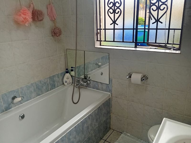 Two bedroom Townhouse in Kibler Park - Photo 9